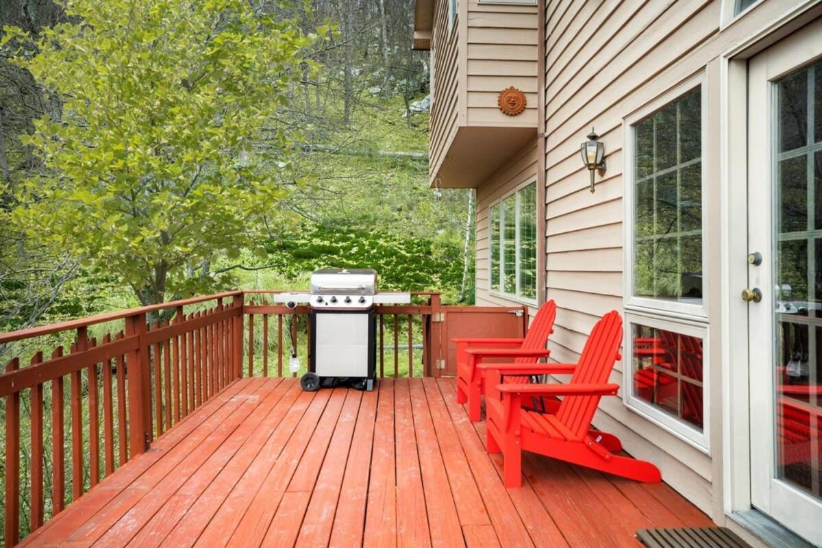 Modern Retreat W Hot Tub, Deck & Resort Amenities Berkeley Springs Extérieur photo