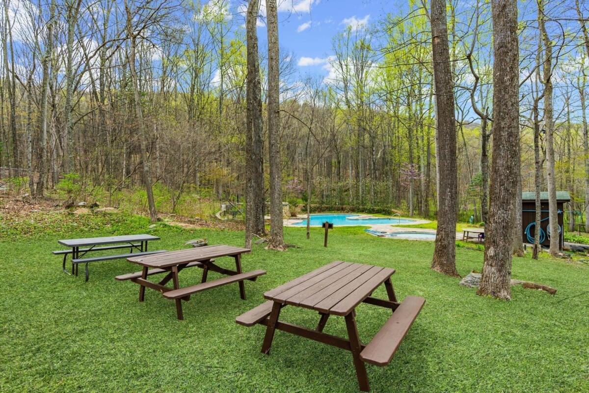 Modern Retreat W Hot Tub, Deck & Resort Amenities Berkeley Springs Extérieur photo
