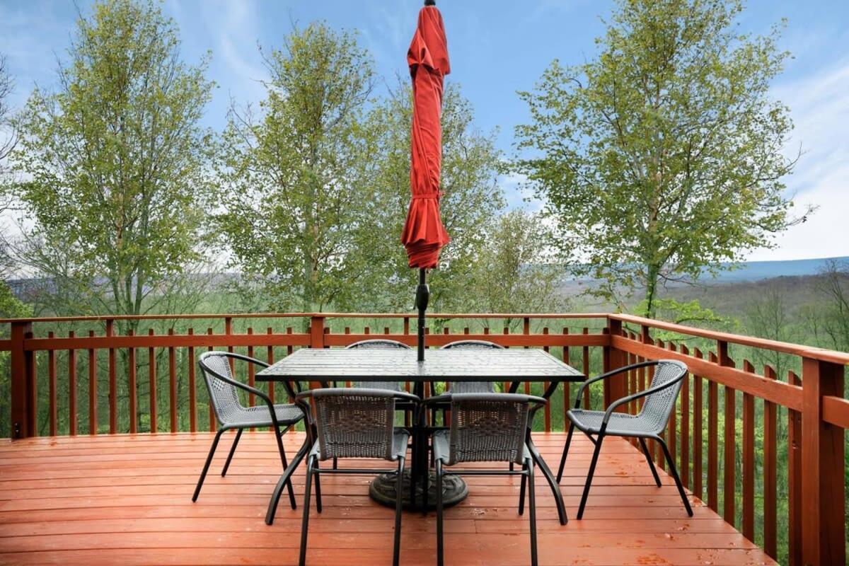 Modern Retreat W Hot Tub, Deck & Resort Amenities Berkeley Springs Extérieur photo